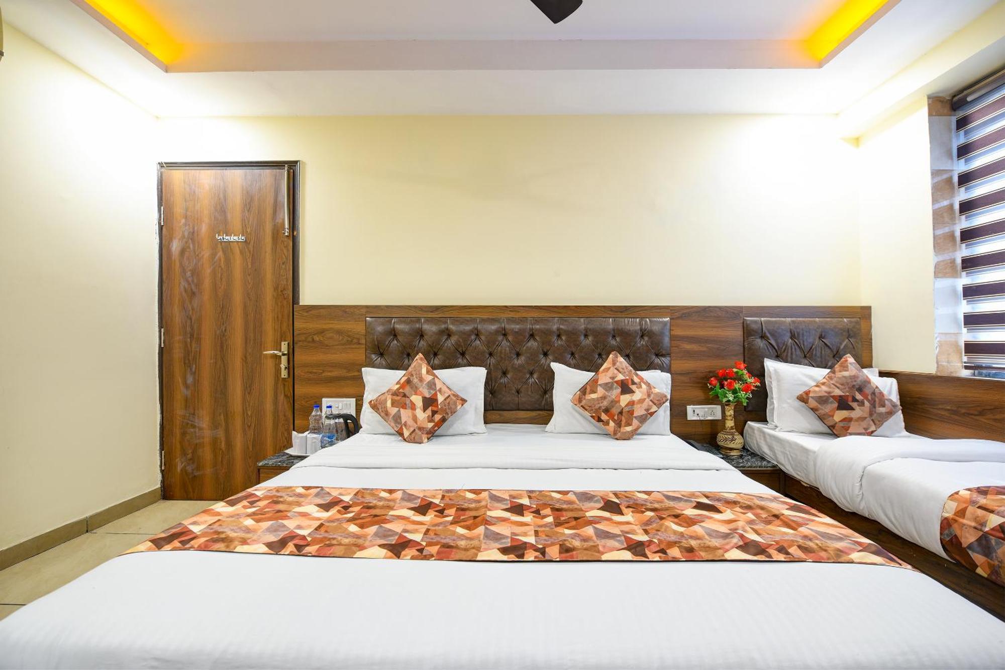 Hotel Le Grand - Walk-In From Rk Ashram Metro Station 뉴델리 외부 사진
