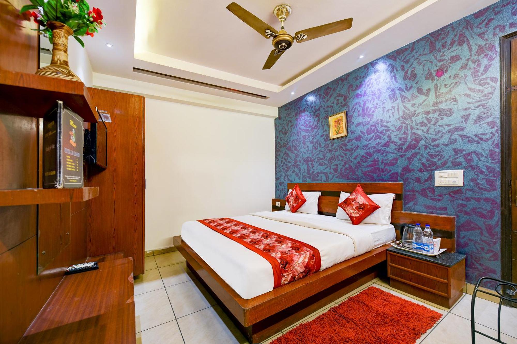 Hotel Le Grand - Walk-In From Rk Ashram Metro Station 뉴델리 외부 사진