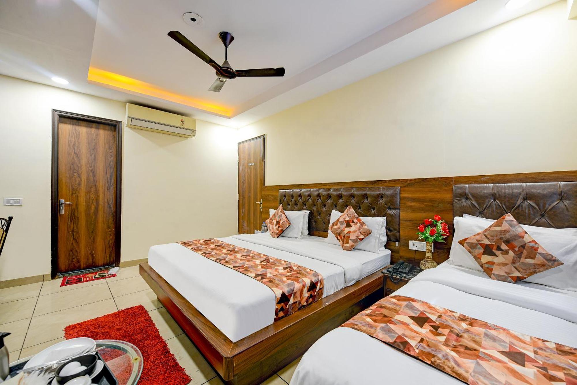 Hotel Le Grand - Walk-In From Rk Ashram Metro Station 뉴델리 외부 사진