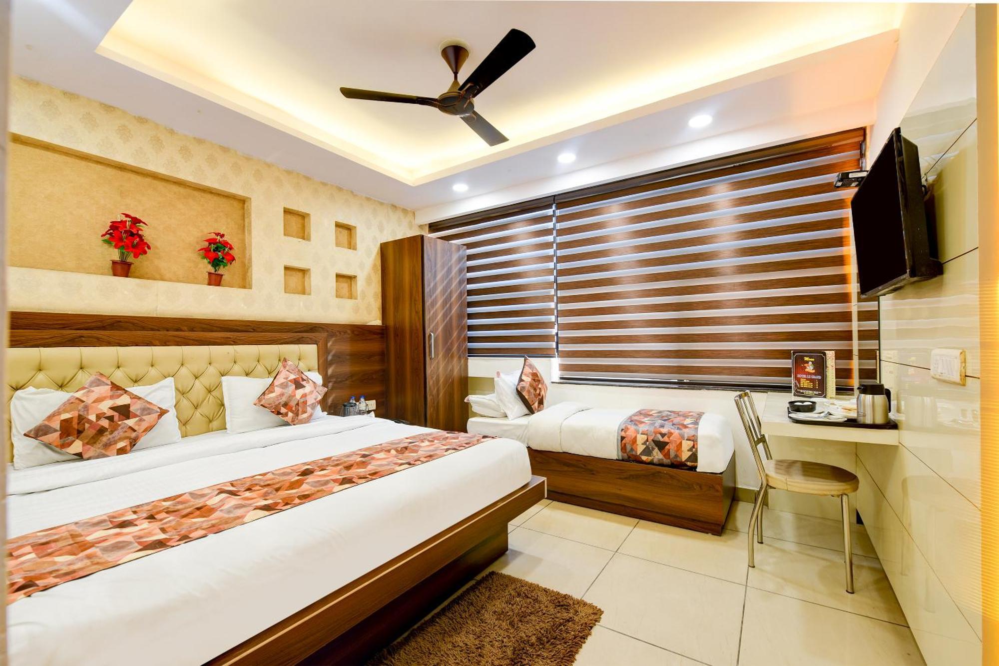 Hotel Le Grand - Walk-In From Rk Ashram Metro Station 뉴델리 외부 사진