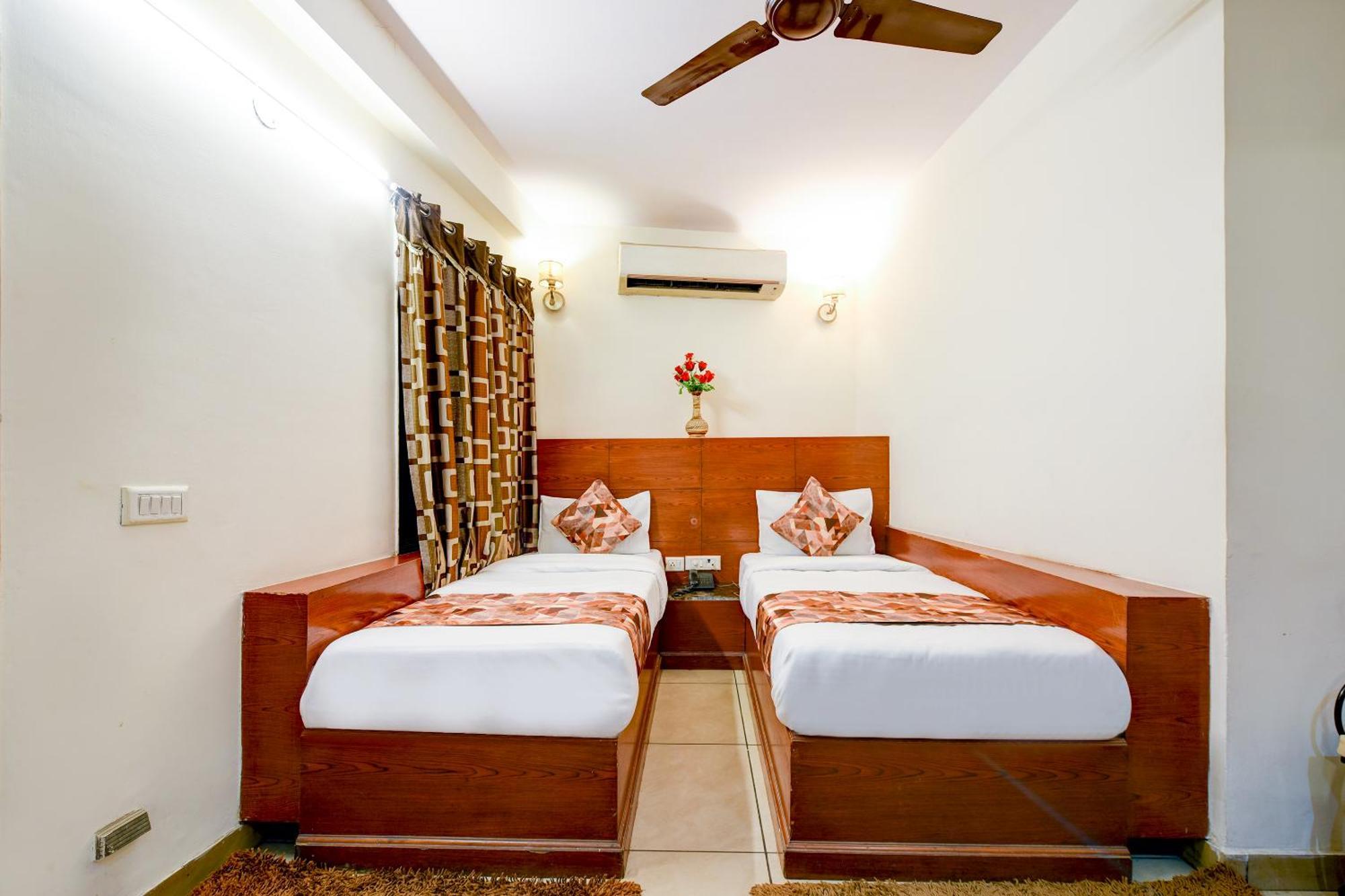 Hotel Le Grand - Walk-In From Rk Ashram Metro Station 뉴델리 외부 사진