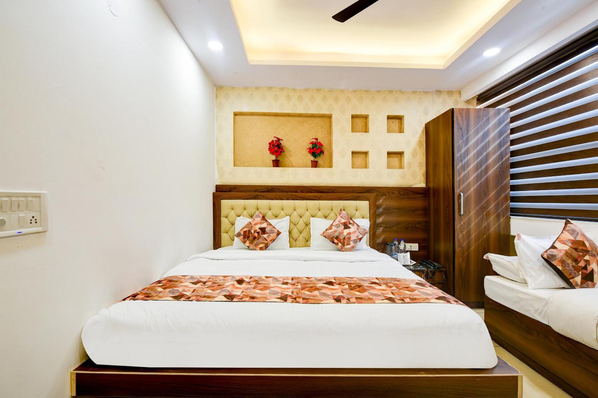 Hotel Le Grand - Walk-In From Rk Ashram Metro Station 뉴델리 외부 사진