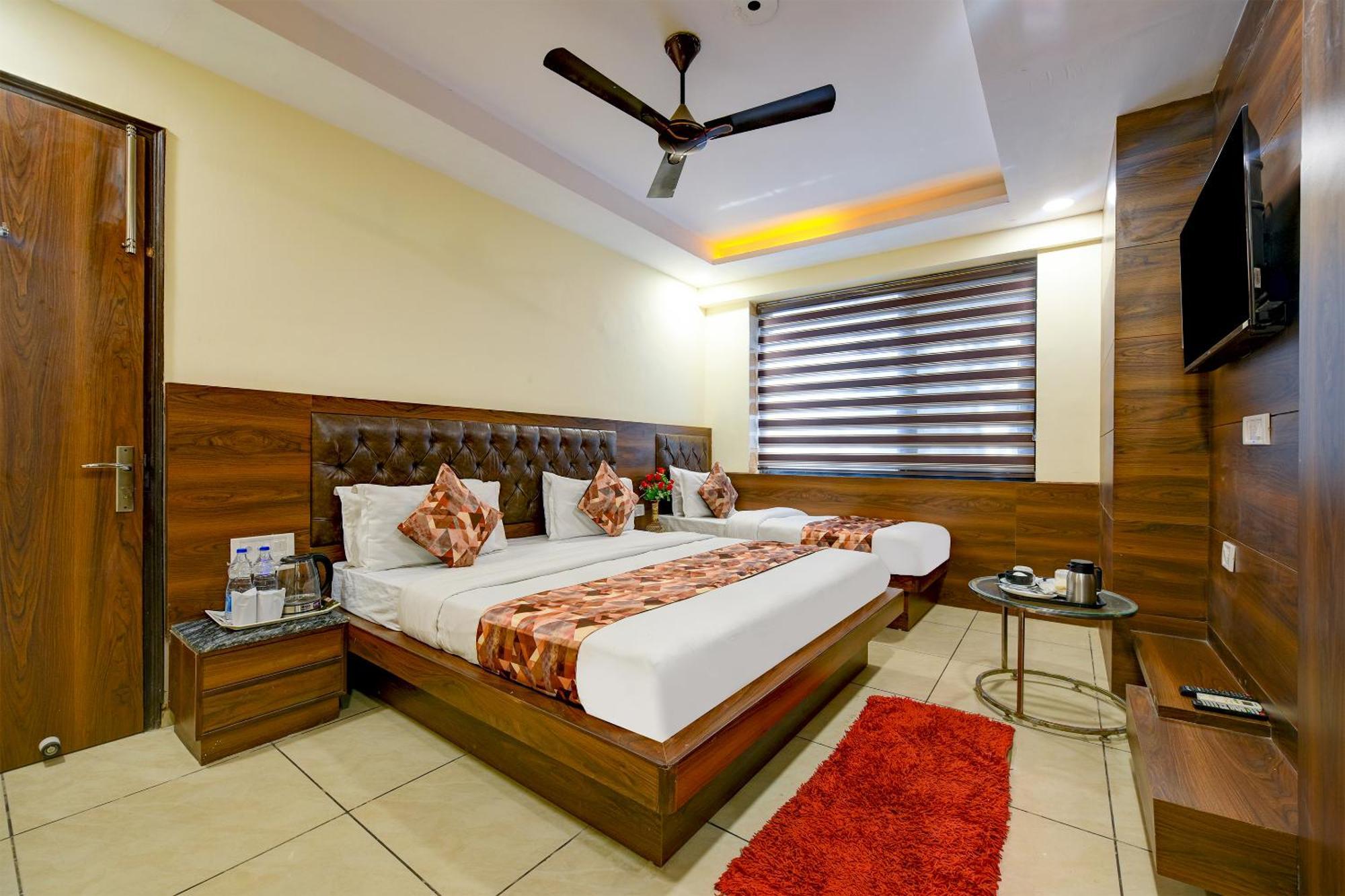 Hotel Le Grand - Walk-In From Rk Ashram Metro Station 뉴델리 외부 사진