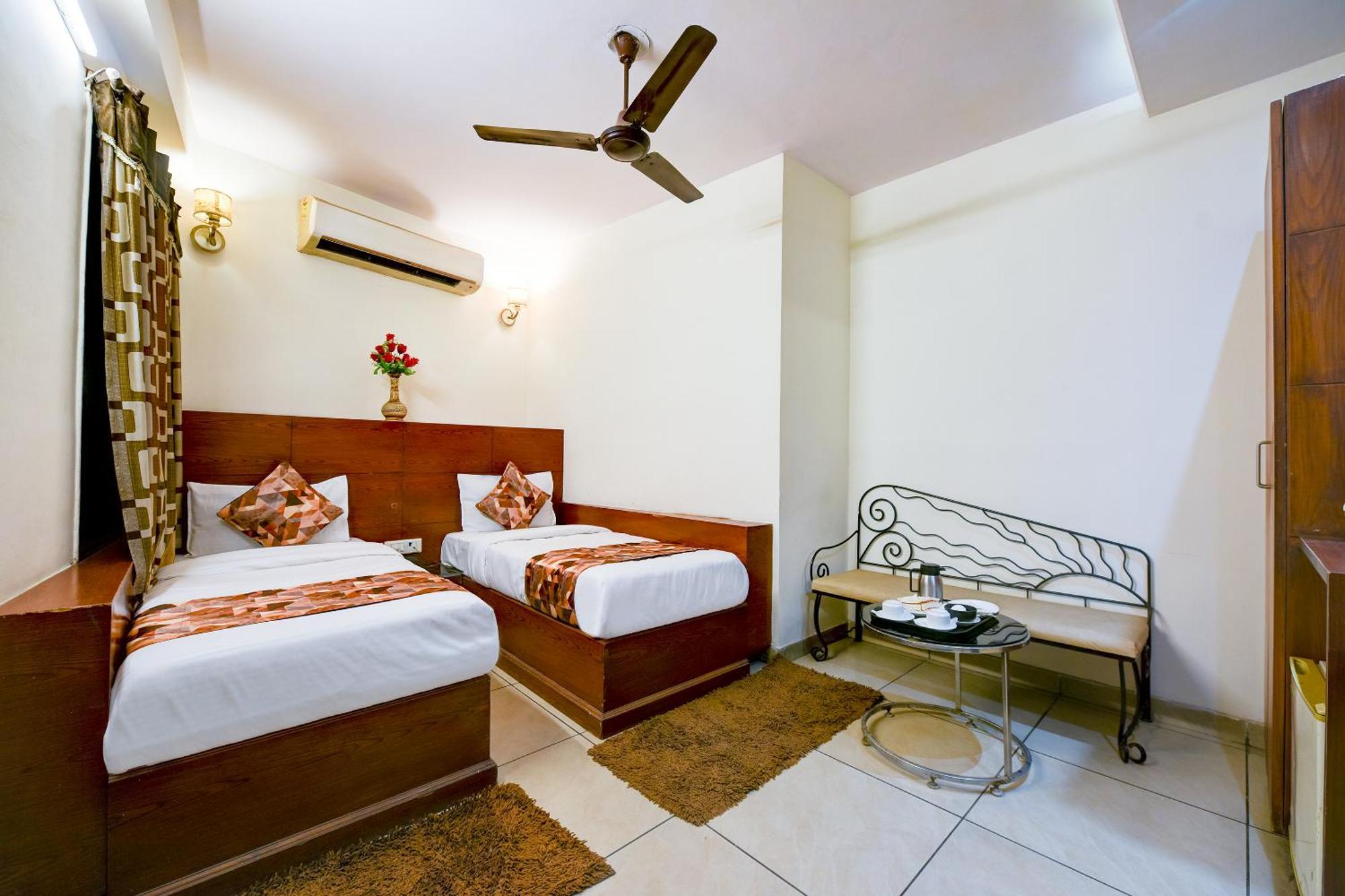 Hotel Le Grand - Walk-In From Rk Ashram Metro Station 뉴델리 외부 사진