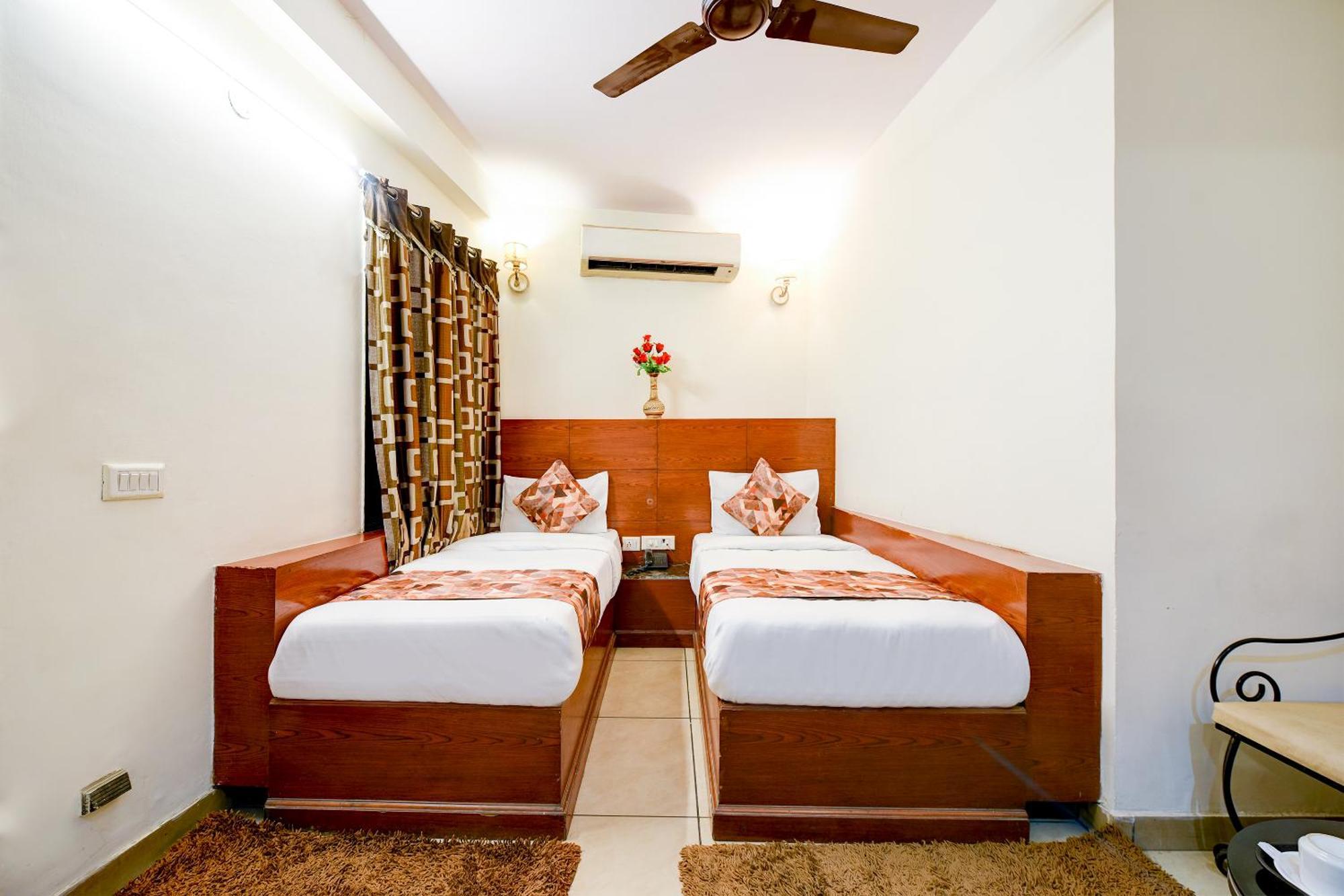 Hotel Le Grand - Walk-In From Rk Ashram Metro Station 뉴델리 외부 사진