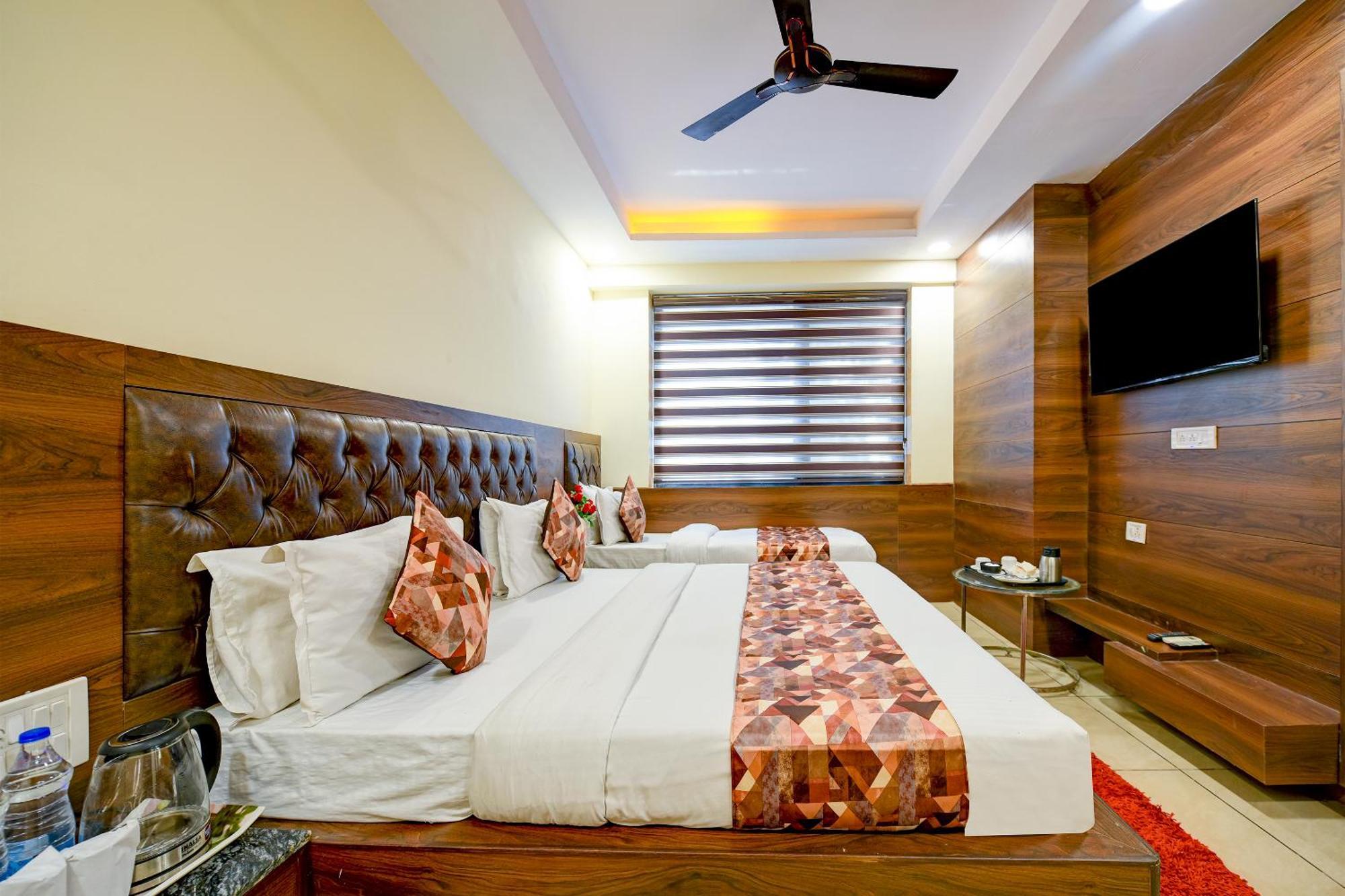 Hotel Le Grand - Walk-In From Rk Ashram Metro Station 뉴델리 외부 사진