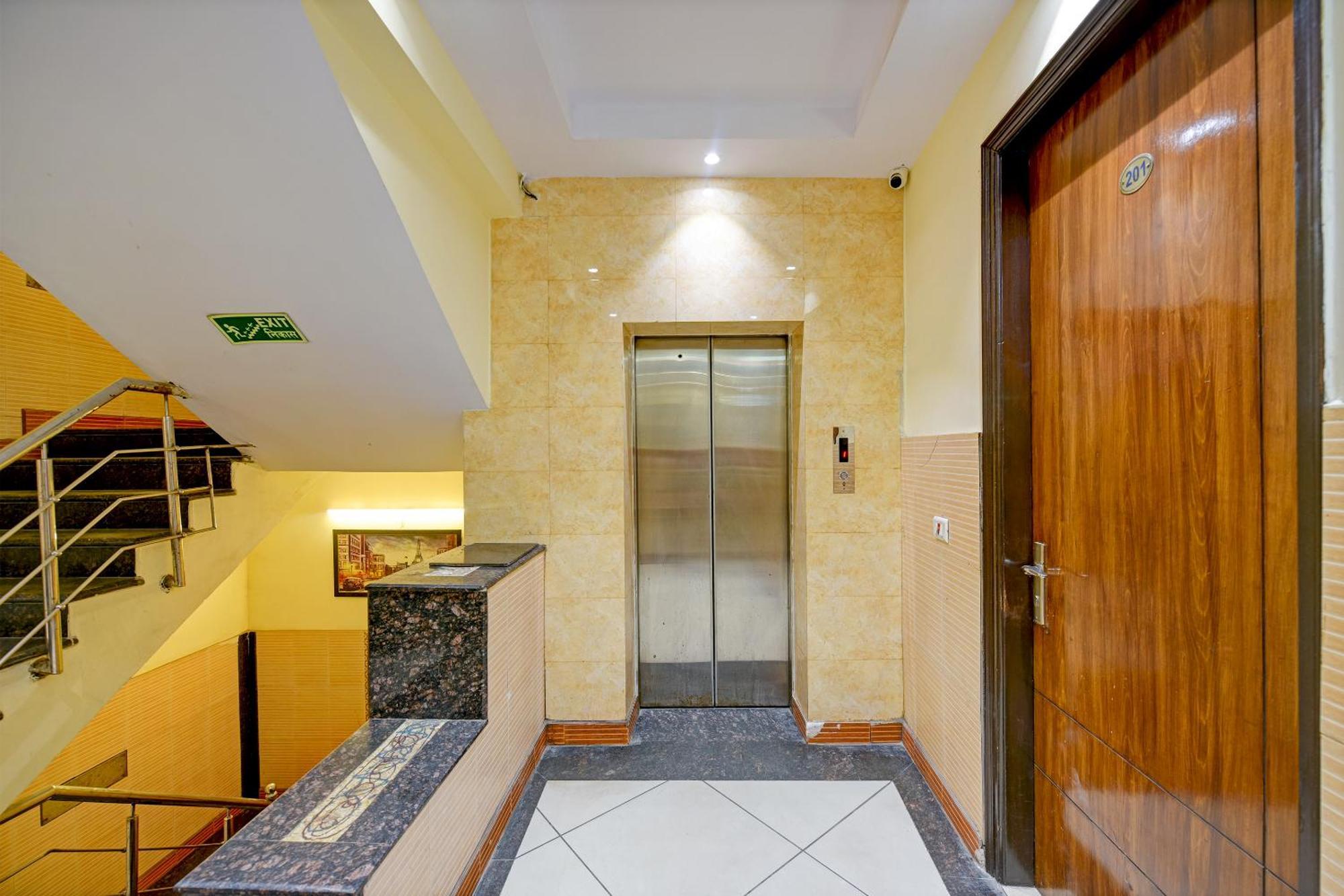 Hotel Le Grand - Walk-In From Rk Ashram Metro Station 뉴델리 외부 사진