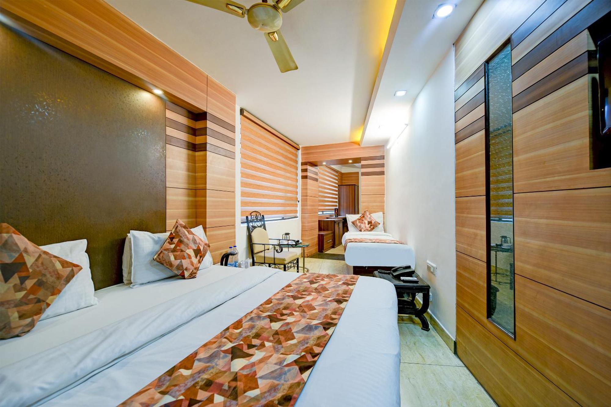 Hotel Le Grand - Walk-In From Rk Ashram Metro Station 뉴델리 외부 사진