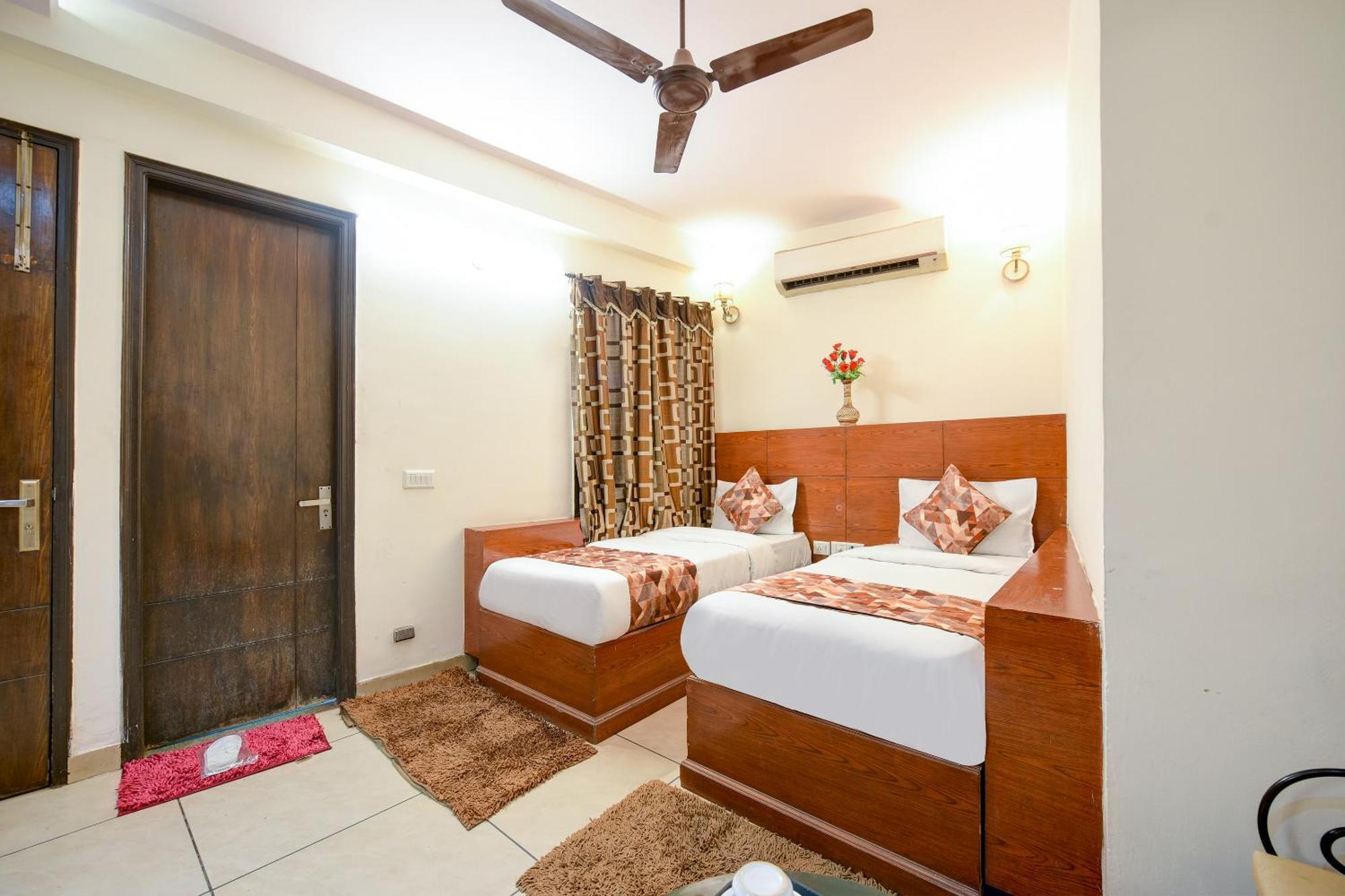 Hotel Le Grand - Walk-In From Rk Ashram Metro Station 뉴델리 외부 사진